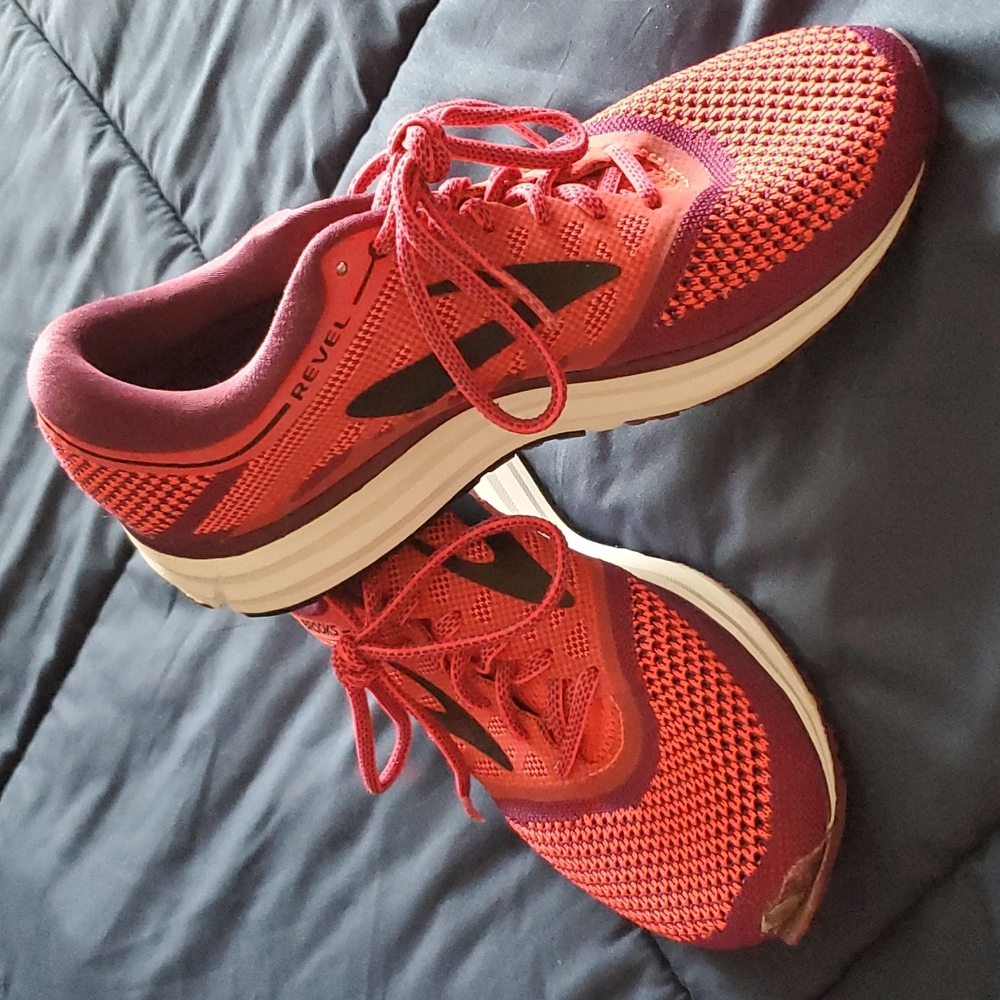 Brooks Revel sz 8
